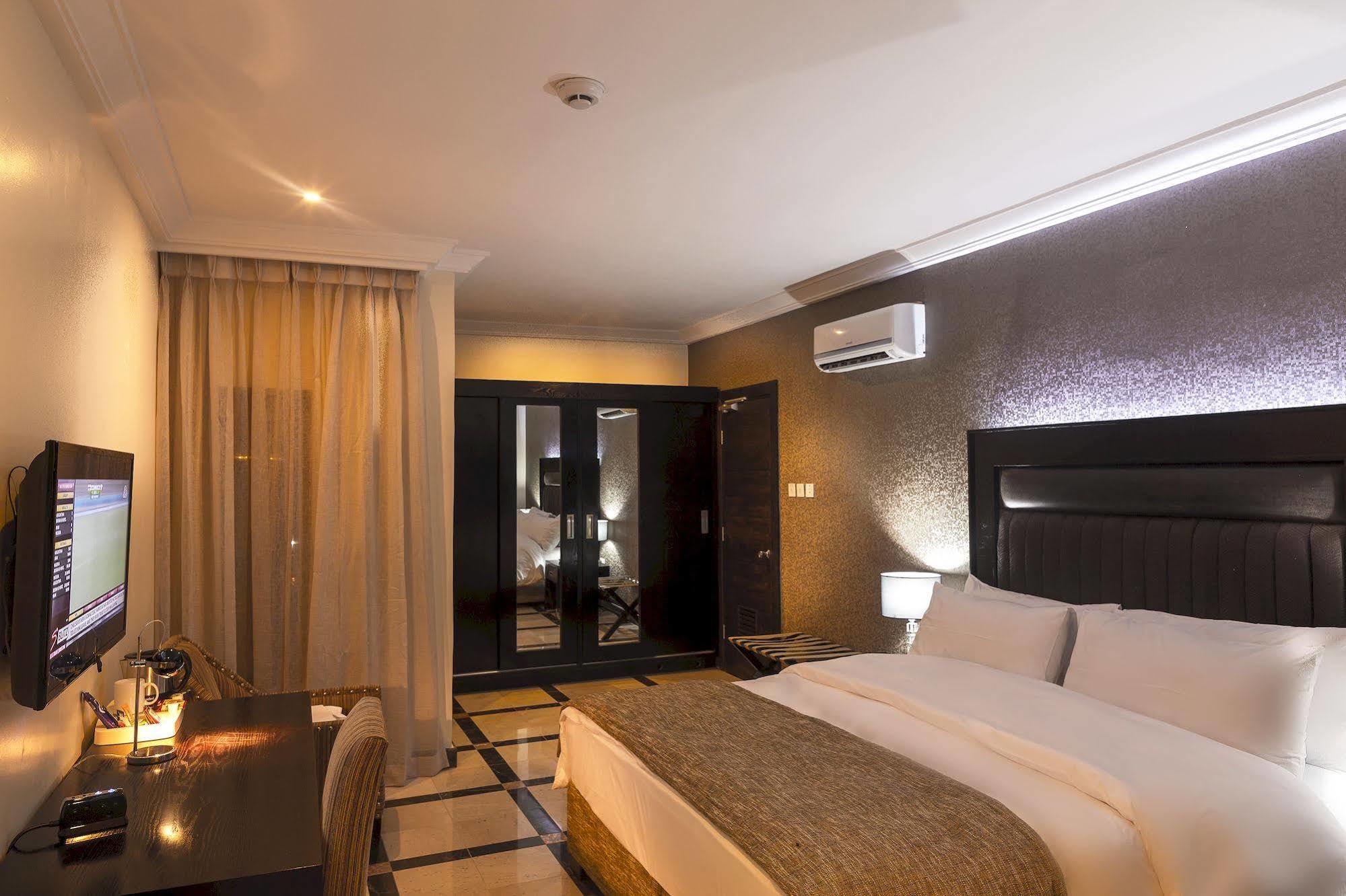 Quo Vadis Hotel Abuja Esterno foto