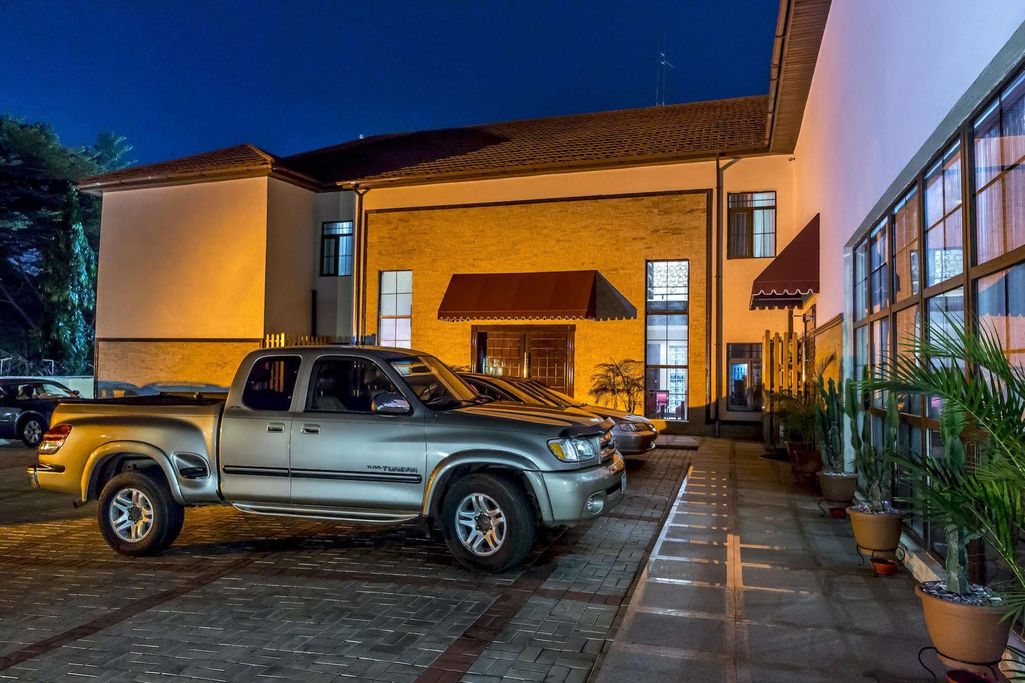 Quo Vadis Hotel Abuja Esterno foto