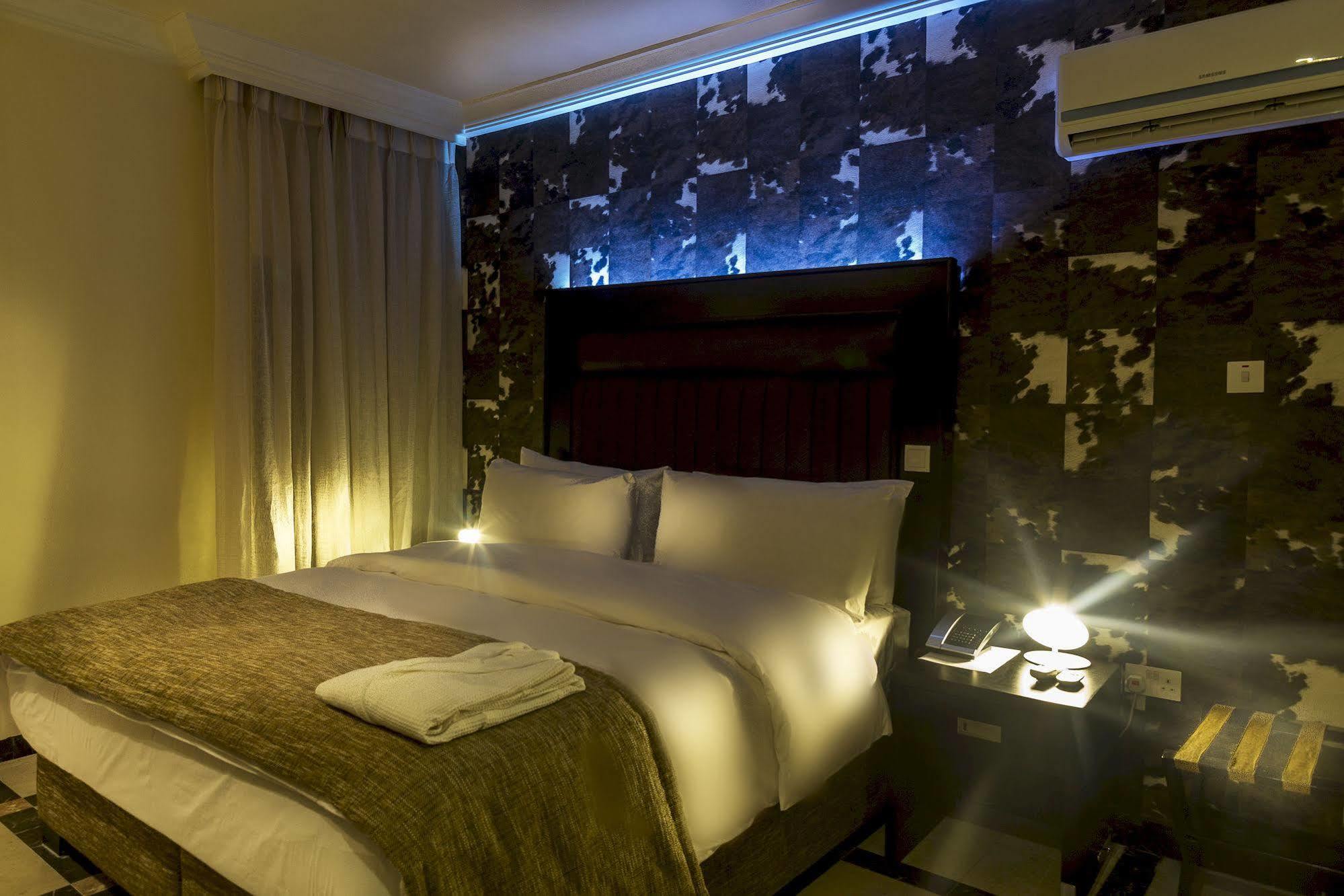 Quo Vadis Hotel Abuja Esterno foto